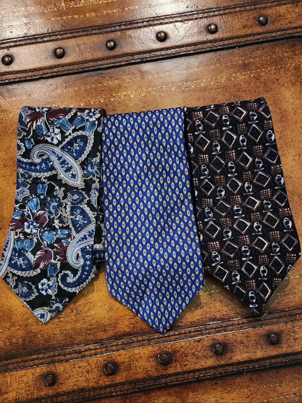 3pc Men’s 100% Silk Tie Lot Van Heusen Honors Surrey Paisley Geometric